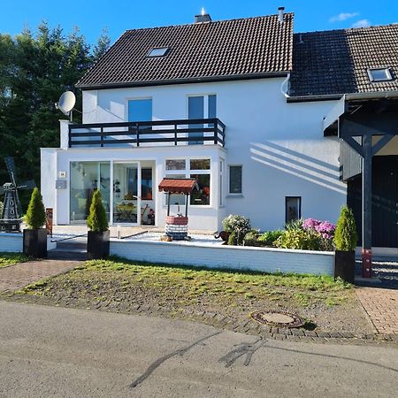 Guesthouse Wallenborn - Lodge Bagian luar foto
